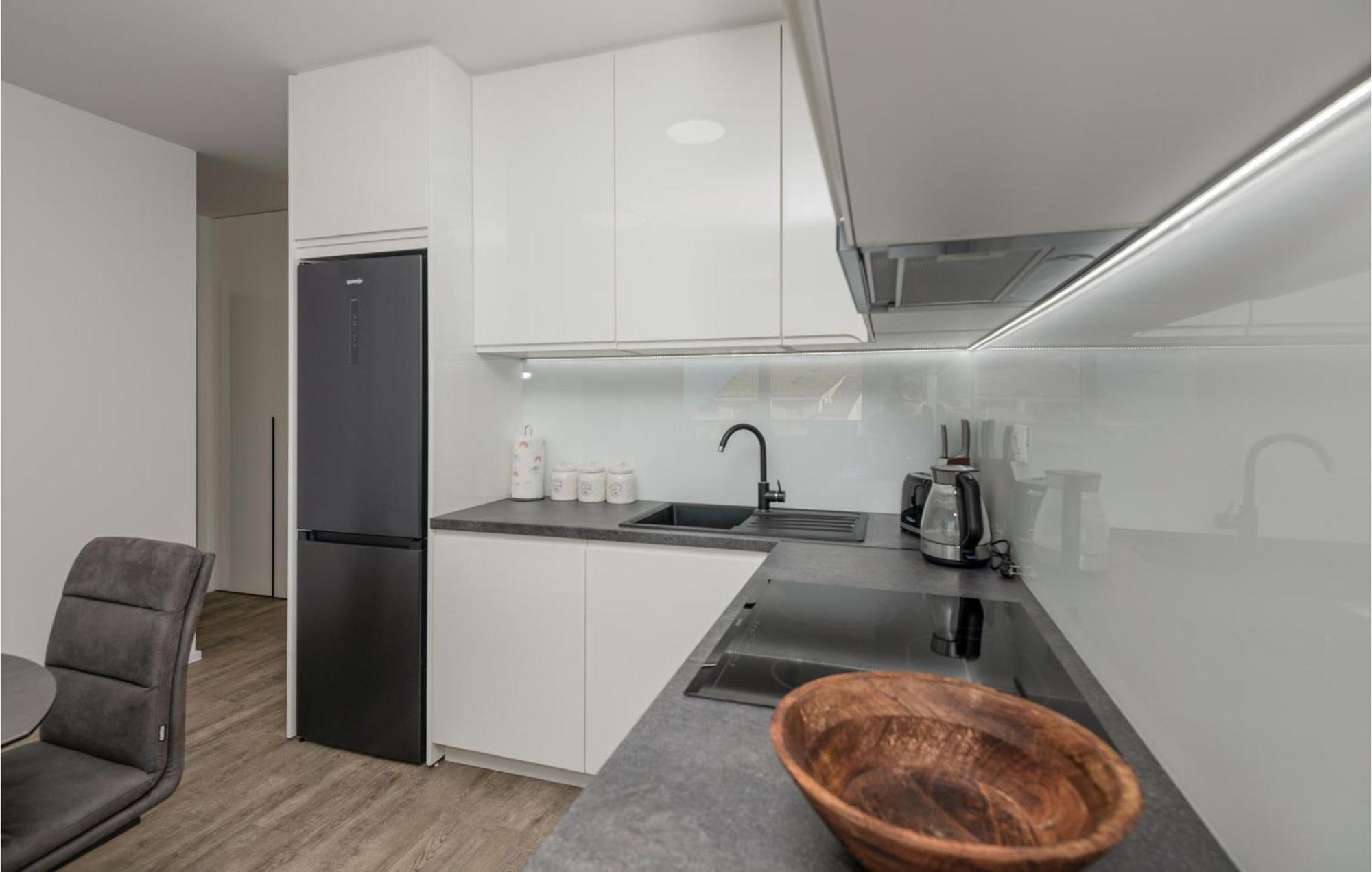 Stunning Apartment In Tucepi With Kitchen Tučepi Exterior foto